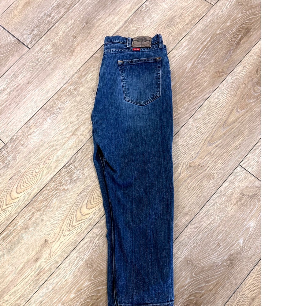 Wrangler Relaxed Fit Men Jeans Blue Denim Size 36x32 Casual Comfort